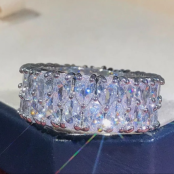 NEW ETERNITY 925 STERLING SILVER BAND RING, CUTE RING, SHINY RING. - Picture 4 of 6